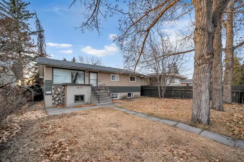 1527 52 Street SE, Calgary — photo 2 of 46