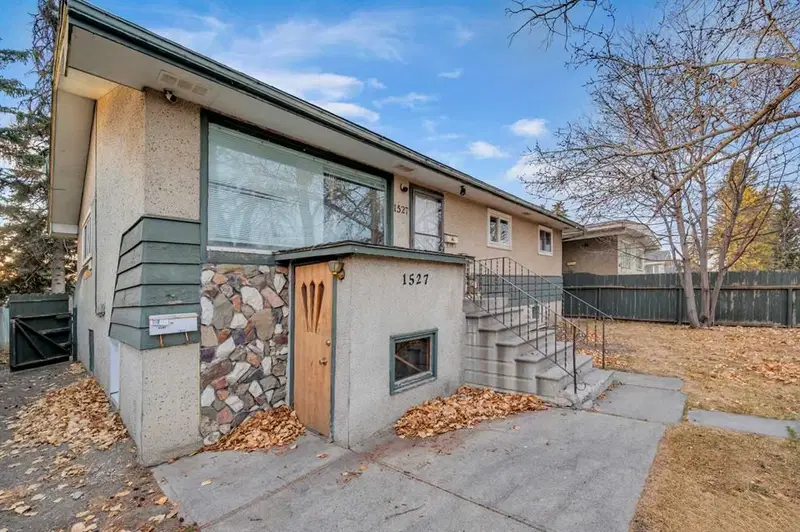 1527 52 Street SE, Calgary — photo 3 of 46