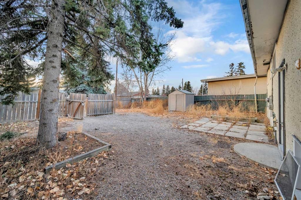 1527 52 Street SE, Calgary — photo 4 of 46