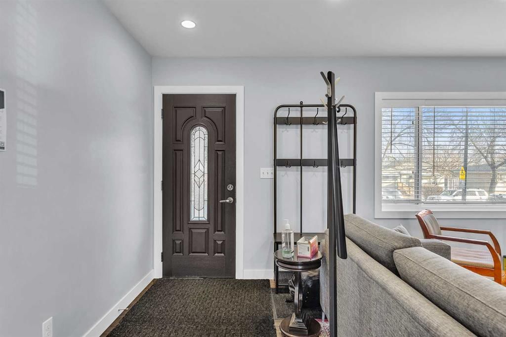 109 Hudson Road NW, Calgary — photo 3 of 43