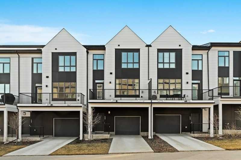 235 Sovereign Common SW, Calgary — main listing photo