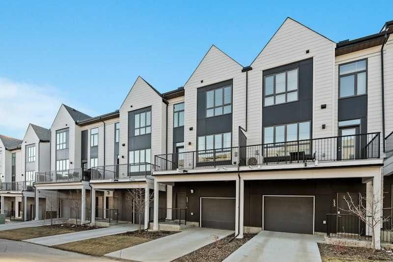 235 Sovereign Common SW, Calgary — photo 2 of 22