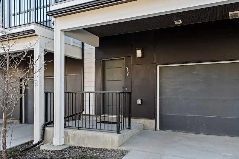 235 Sovereign Common SW, Calgary — photo 3 of 22