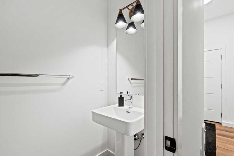 235 Sovereign Common SW, Calgary — photo 5 of 22