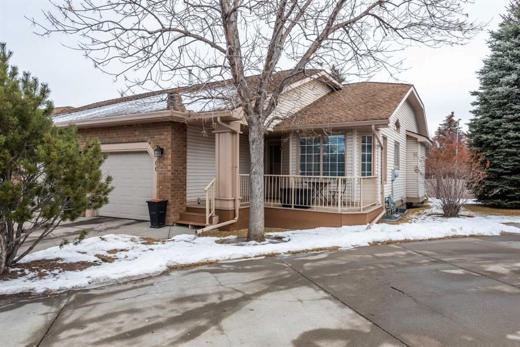 66 Douglas Woods Park SE, Calgary — main listing photo