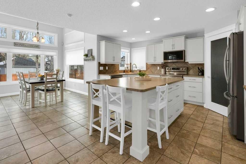 206 Chapalina Court SE, Calgary — photo 4 of 48