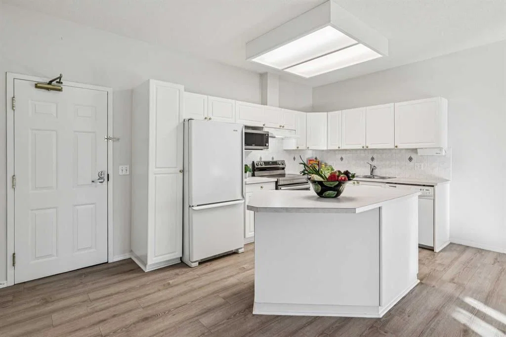 112, 2850 51 Street SW, Calgary — photo 4 of 50