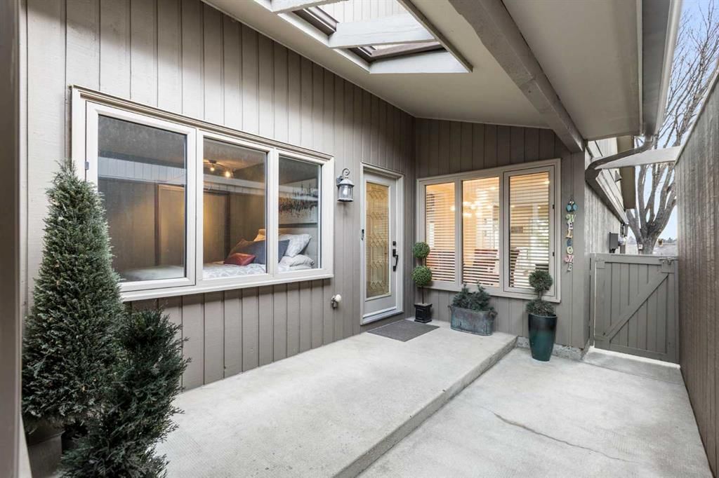 825, 860 Midridge Drive SE, Calgary — photo 4 of 50