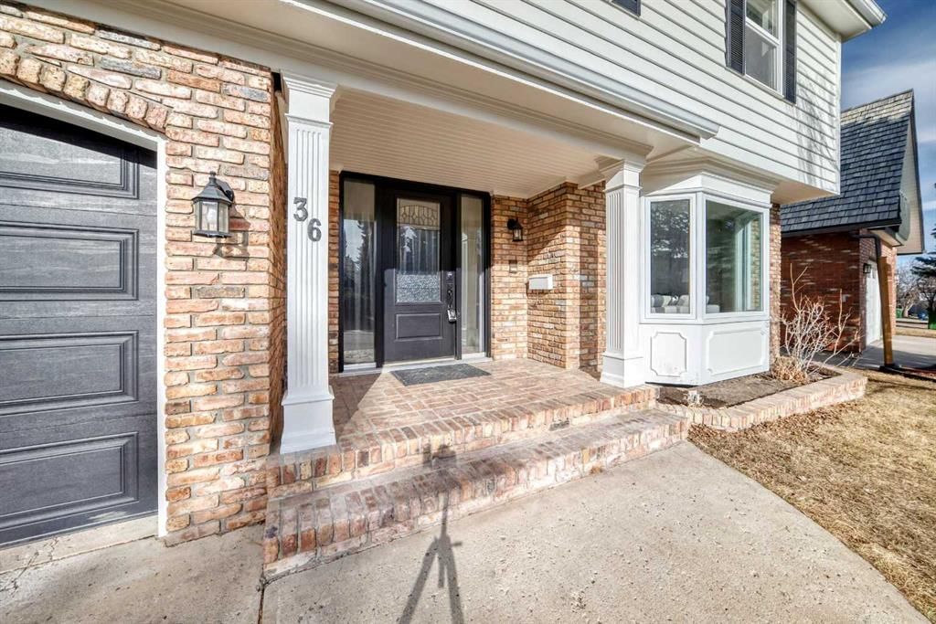 36 Stradbrooke Way SW, Calgary — photo 2 of 50