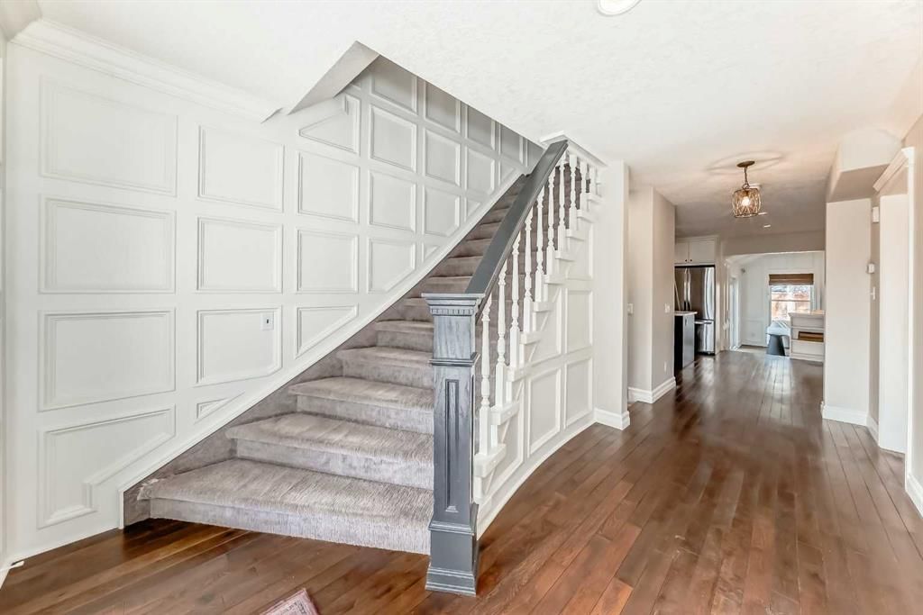 36 Stradbrooke Way SW, Calgary — photo 4 of 50