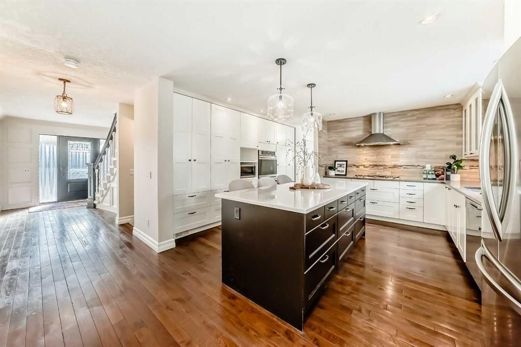 36 Stradbrooke Way SW, Calgary — photo 5 of 50
