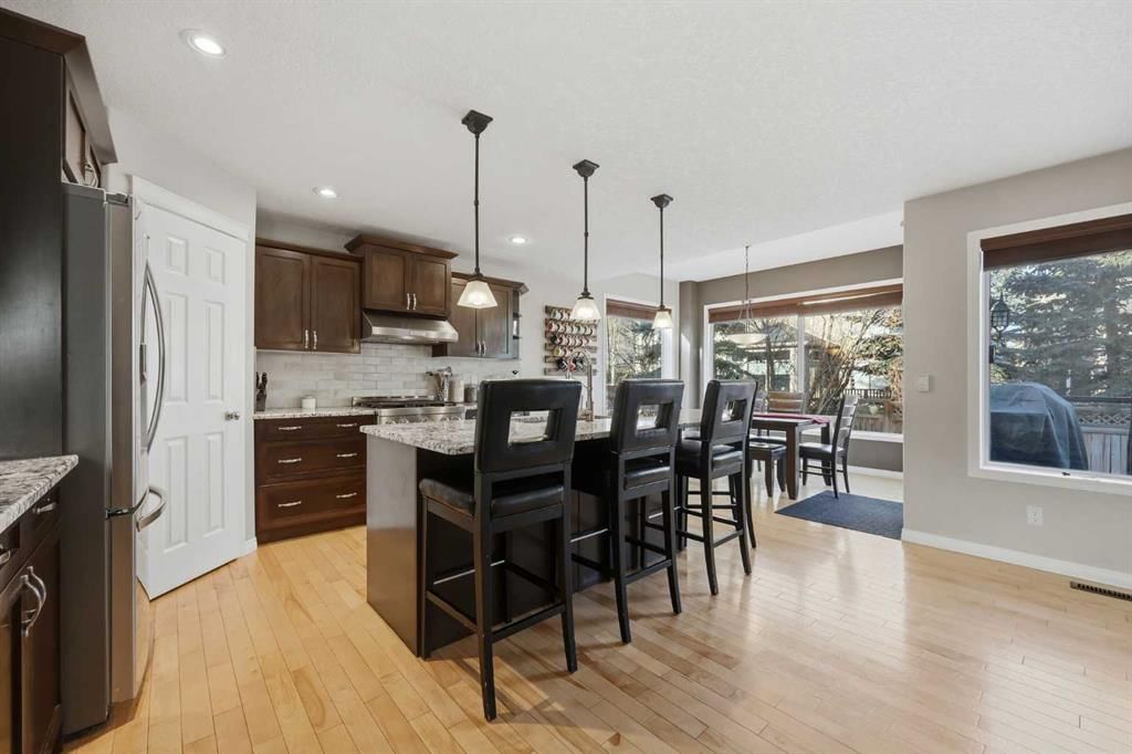 307 Valley Crest Court NW, Calgary — photo 3 of 50