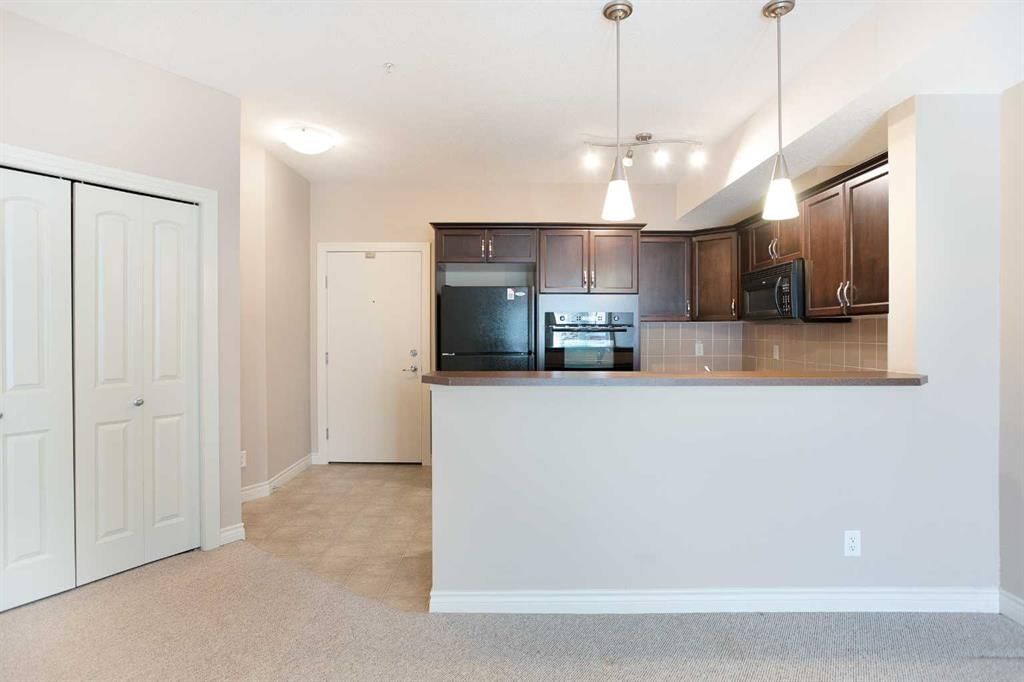 217, 60 Royal Oak Plaza NW, Calgary — photo 4 of 23