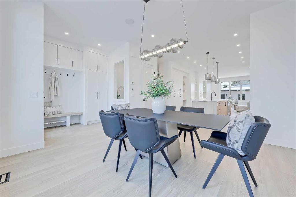 4605 80 Street NW, Calgary — photo 3 of 50