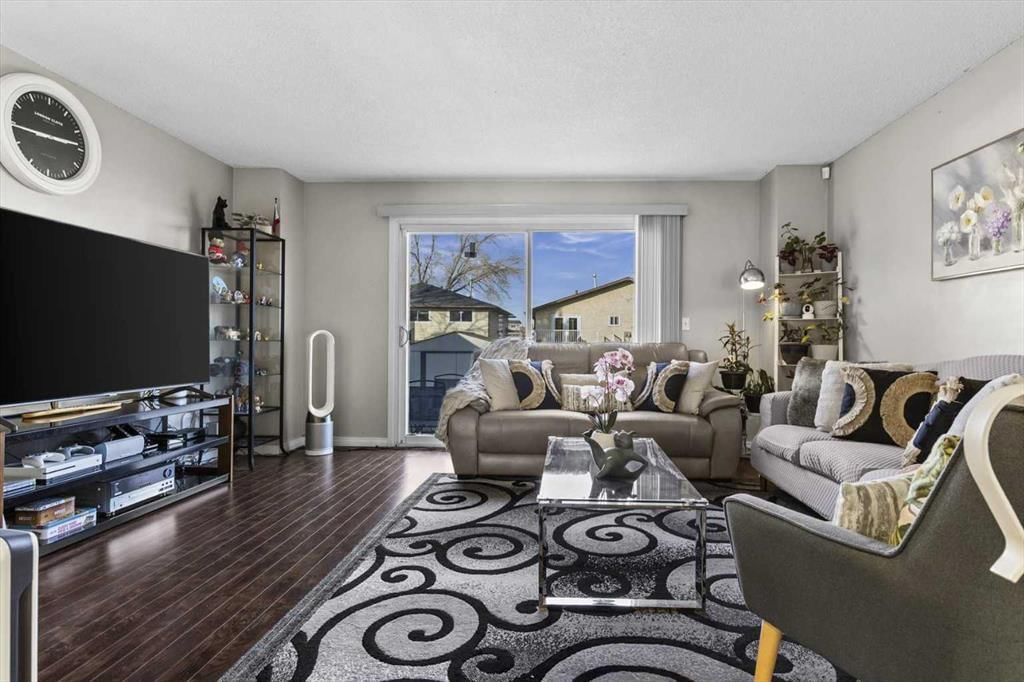78 Templeson Crescent NE, Calgary — photo 4 of 38