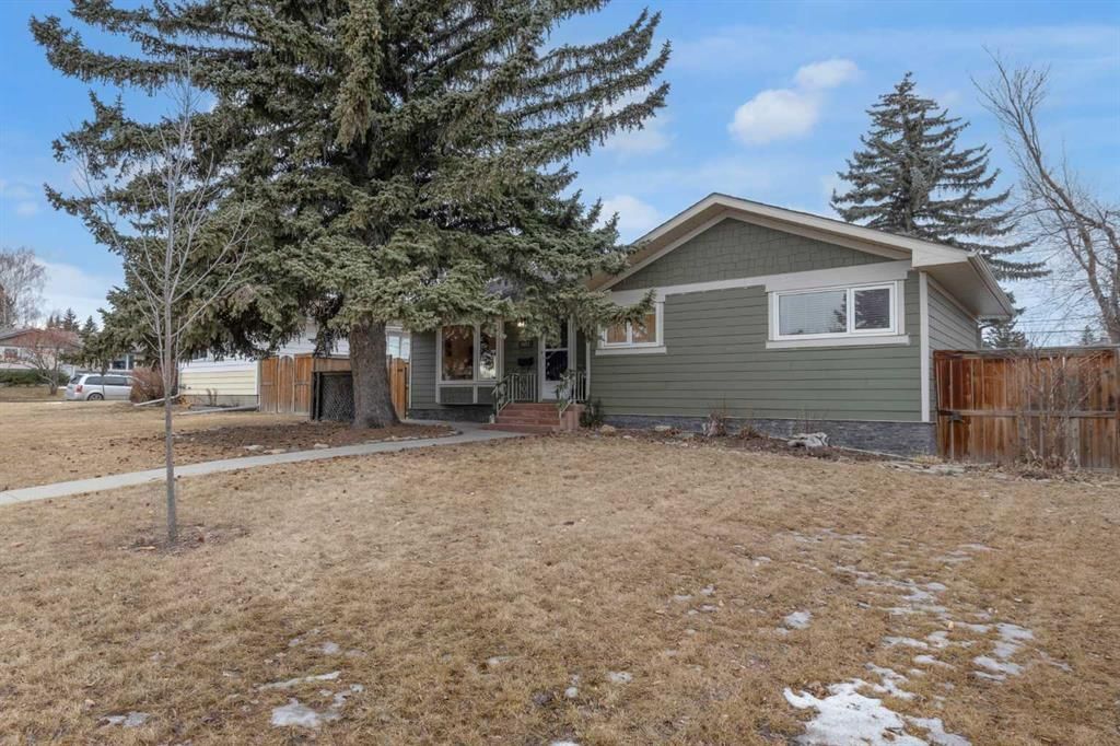 4512 41 Avenue SW, Calgary — photo 4 of 41