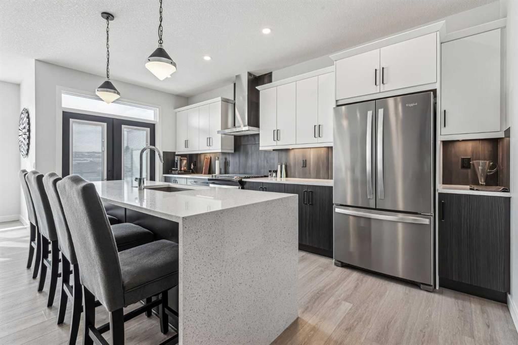 123 Mitchell Way NW, Calgary — main listing photo
