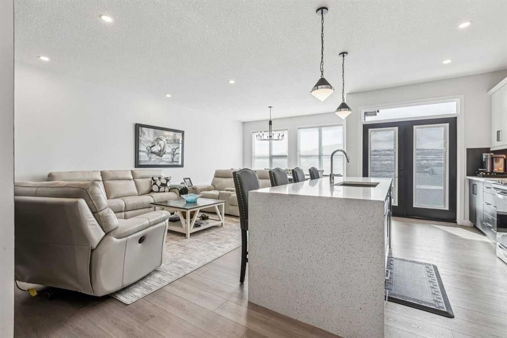 123 Mitchell Way NW, Calgary — photo 4 of 38