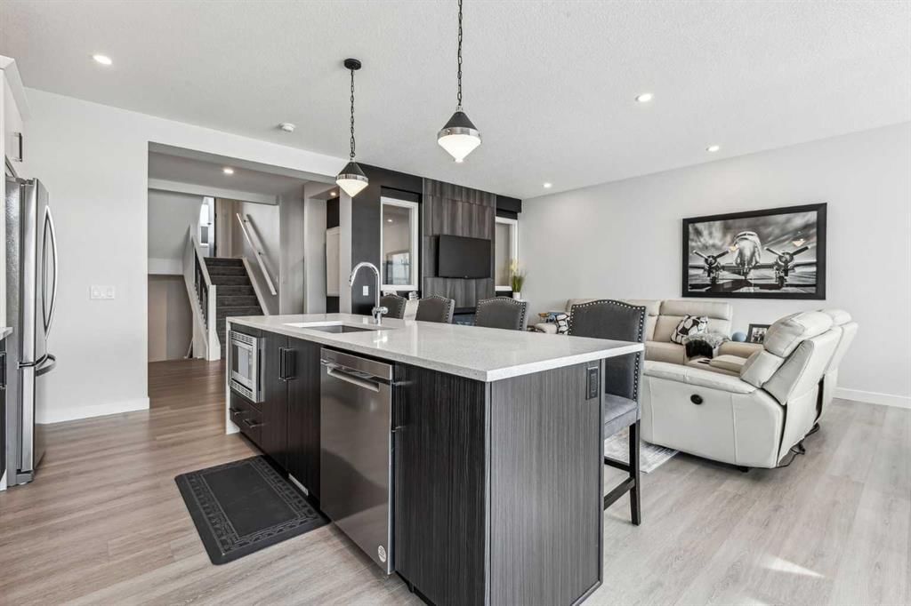 123 Mitchell Way NW, Calgary — photo 5 of 38
