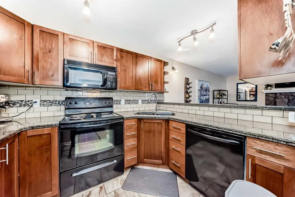 169, 79 Glamis Green SW, Calgary — photo 3 of 34