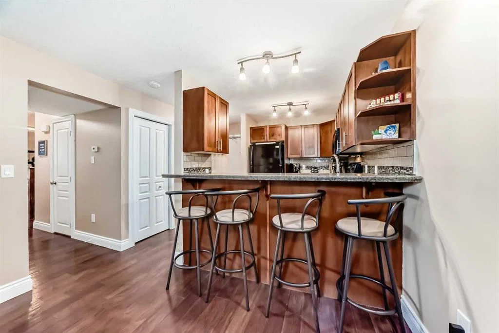 169, 79 Glamis Green SW, Calgary — photo 4 of 34