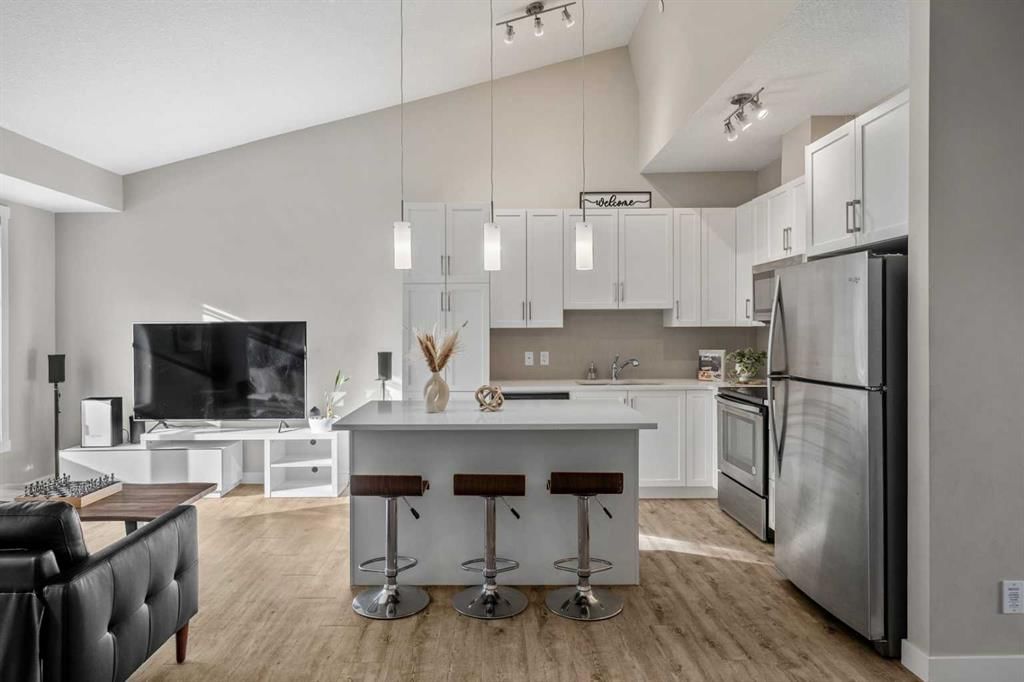124 Livingston Common NE, Calgary — photo 2 of 32
