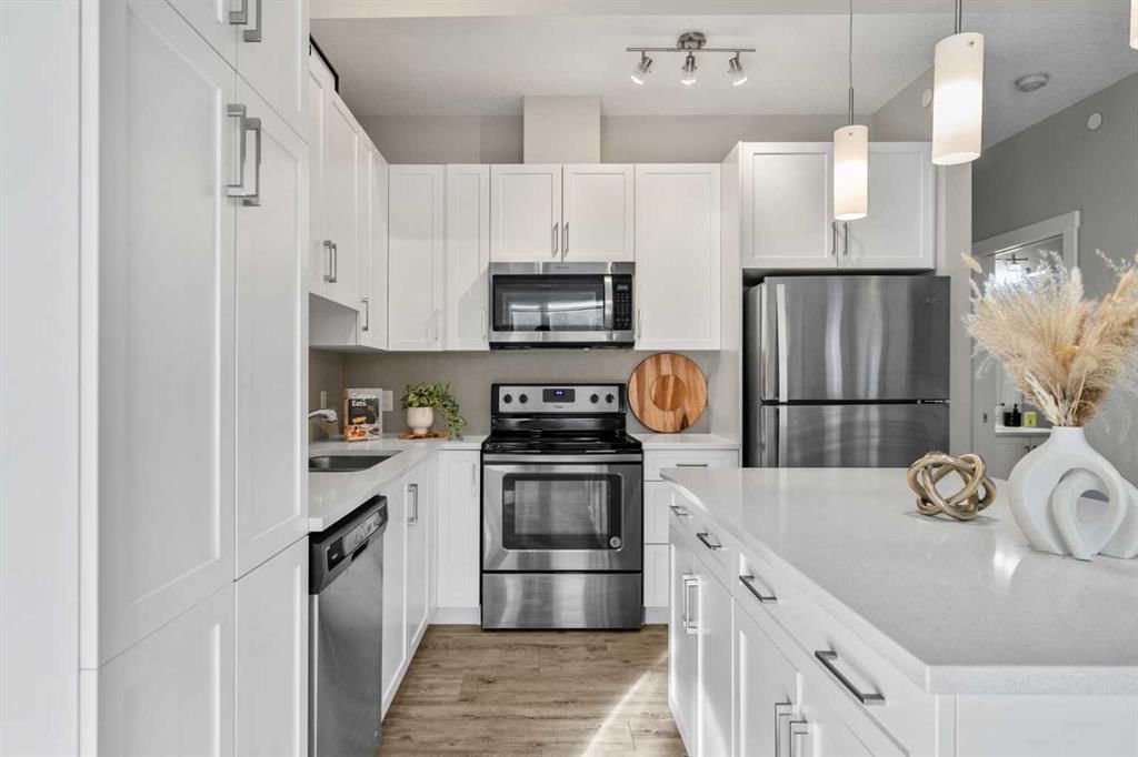 124 Livingston Common NE, Calgary — photo 4 of 32