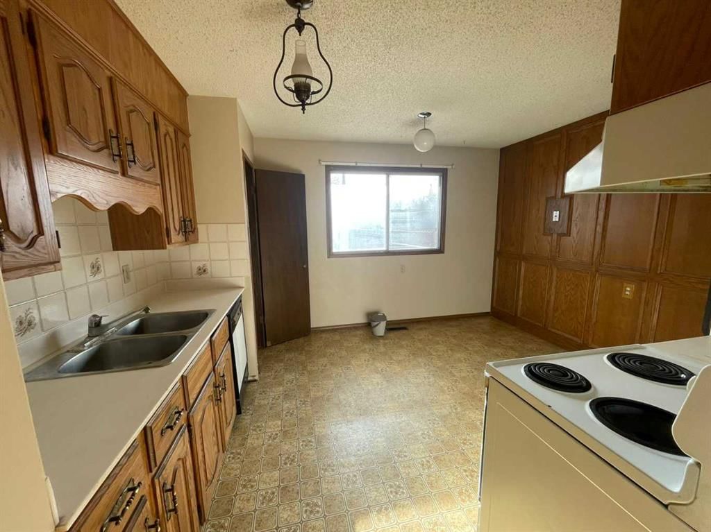 471 78 Avenue NE, Calgary — photo 4 of 20