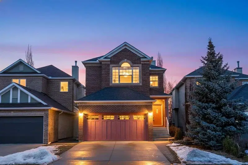90 Discovery Ridge Gardens SW, Calgary — main listing photo