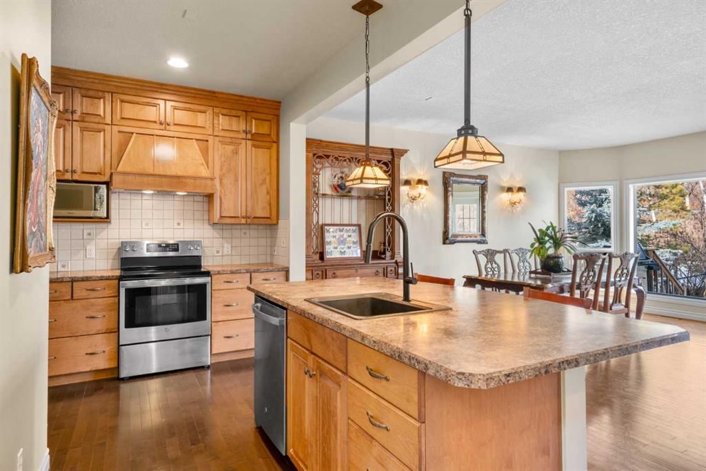 90 Discovery Ridge Gardens SW, Calgary — photo 4 of 28