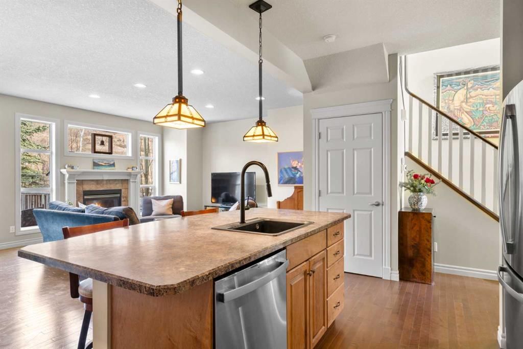 90 Discovery Ridge Gardens SW, Calgary — photo 5 of 28