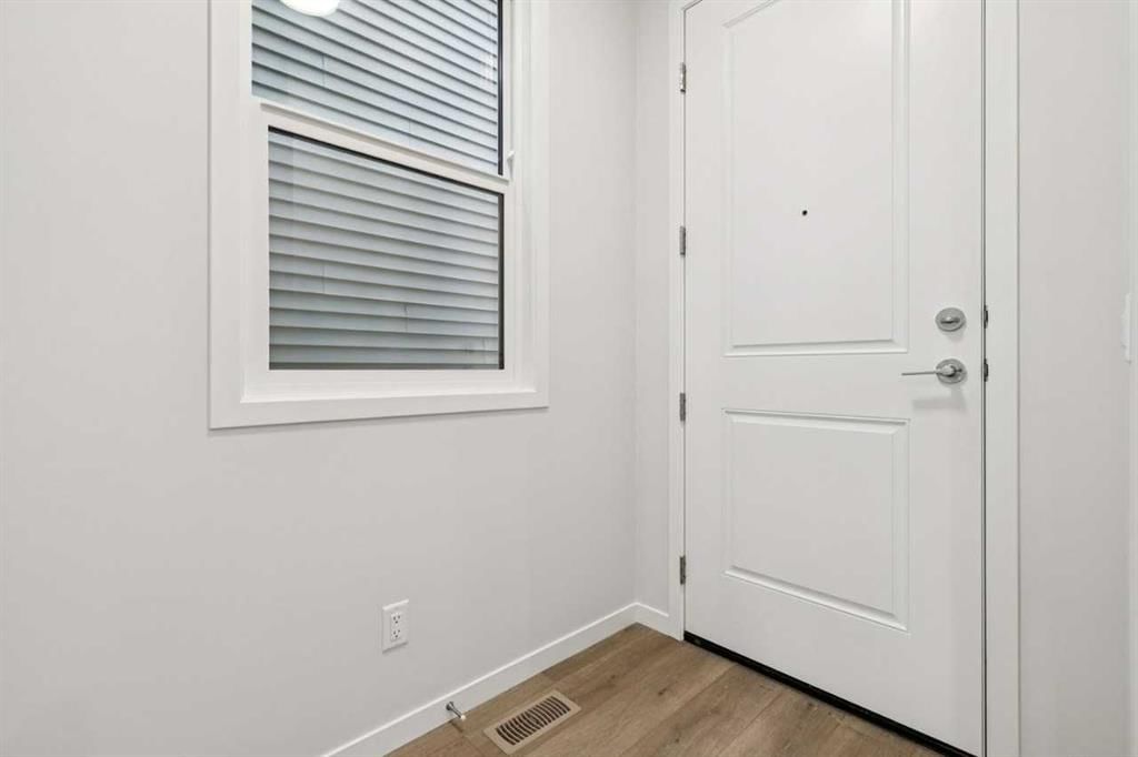 107 Annette Rise NW, Calgary — photo 3 of 42