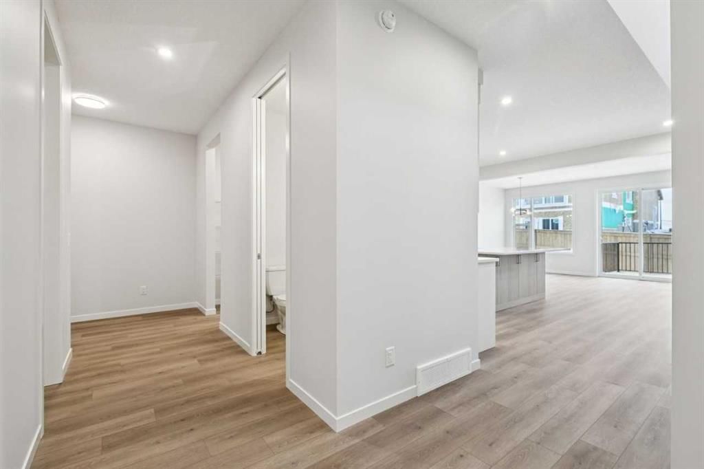 107 Annette Rise NW, Calgary — photo 4 of 42