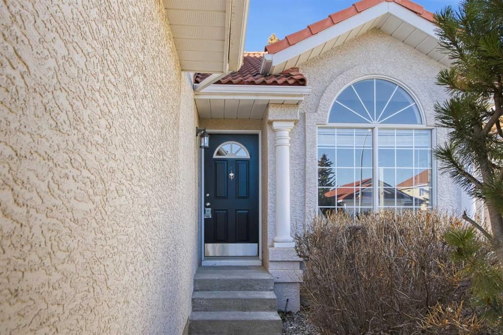 134 Hamptons Heath NW, Calgary — photo 2 of 37