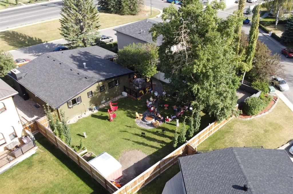 1507 Cayuga Drive NW, Calgary — photo 2 of 46