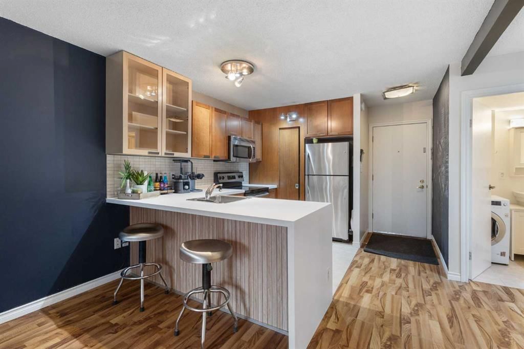 202, 1015 14 Avenue SW, Calgary — photo 2 of 27
