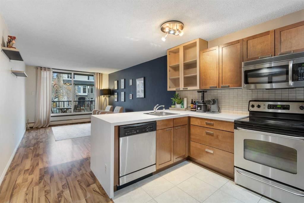 202, 1015 14 Avenue SW, Calgary — photo 4 of 27