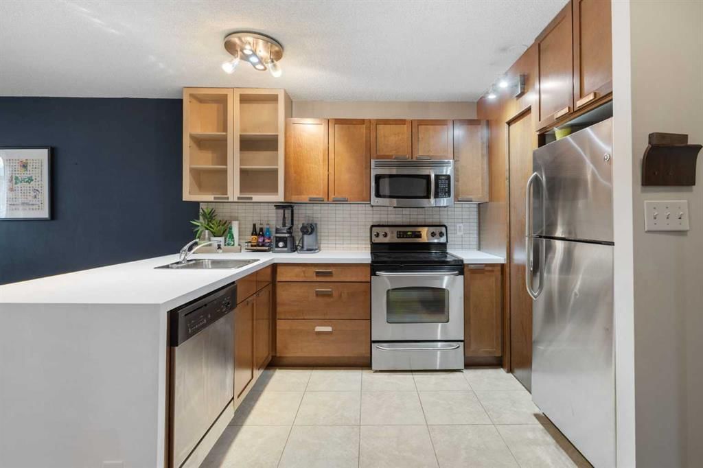 202, 1015 14 Avenue SW, Calgary — photo 5 of 27