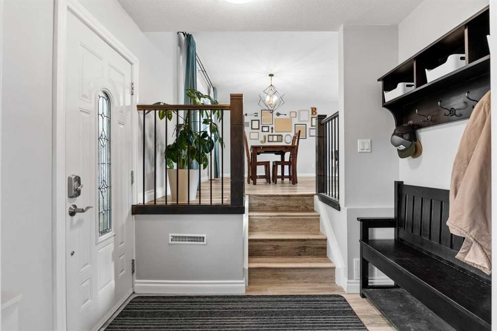 123 Sackville Drive SW, Calgary — photo 4 of 40