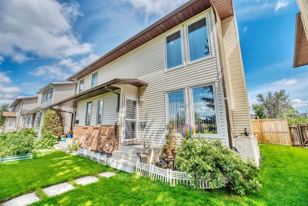 5 Falsby Place NE, Calgary — photo 4 of 43