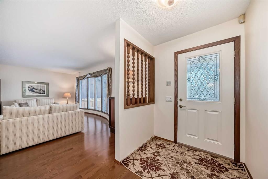 111 Oakside Road SW, Calgary — photo 2 of 39