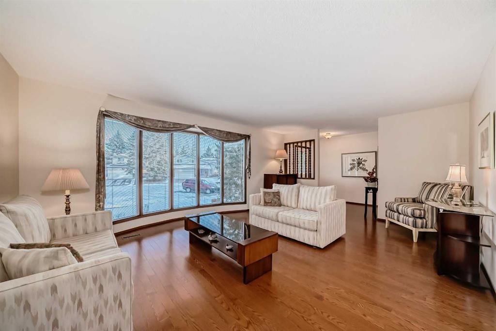 111 Oakside Road SW, Calgary — photo 3 of 39