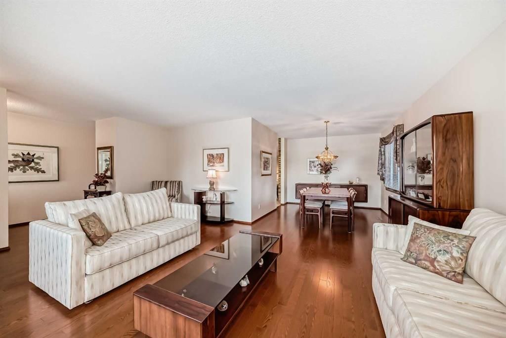 111 Oakside Road SW, Calgary — photo 4 of 39