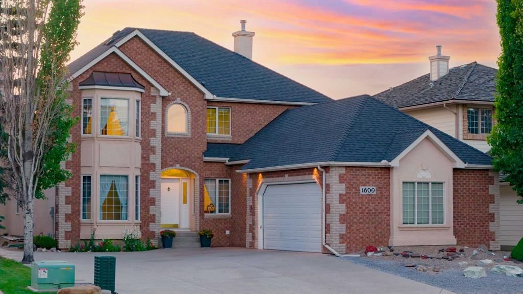 1600 Evergreen Hill SW, Calgary — main listing photo