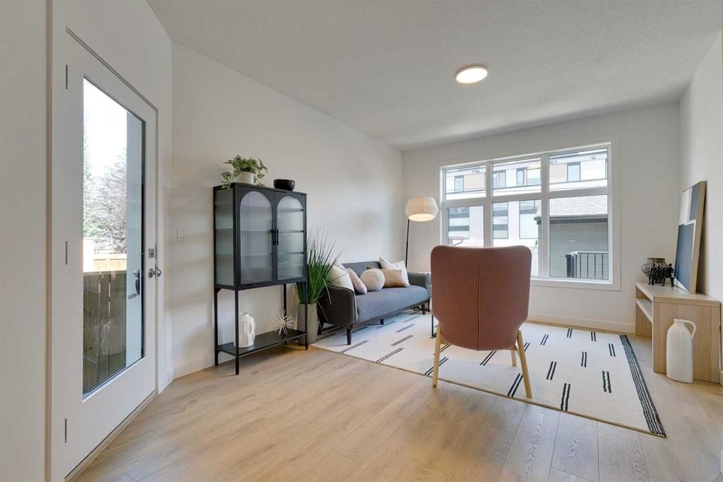 2, 4534 17 Avenue NW, Calgary — photo 3 of 33