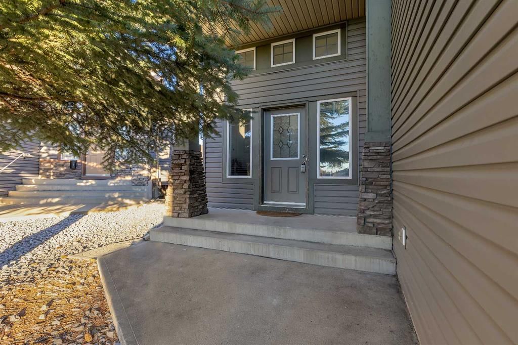 135 Panatella Close NW, Calgary — photo 5 of 39