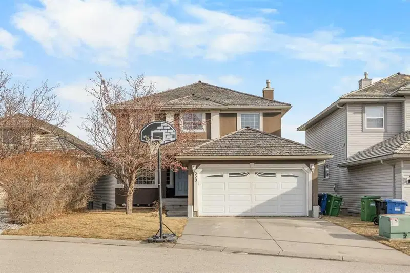 220 Edgeridge Gardens NW, Calgary — main listing photo