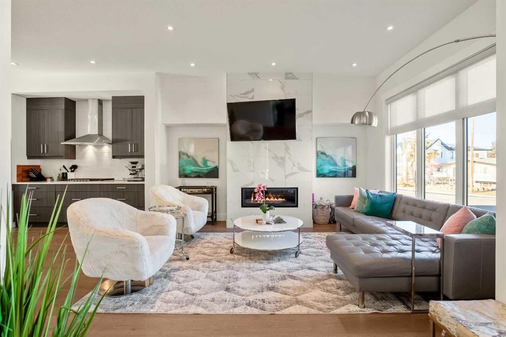 303 30 Avenue NE, Calgary — photo 4 of 44