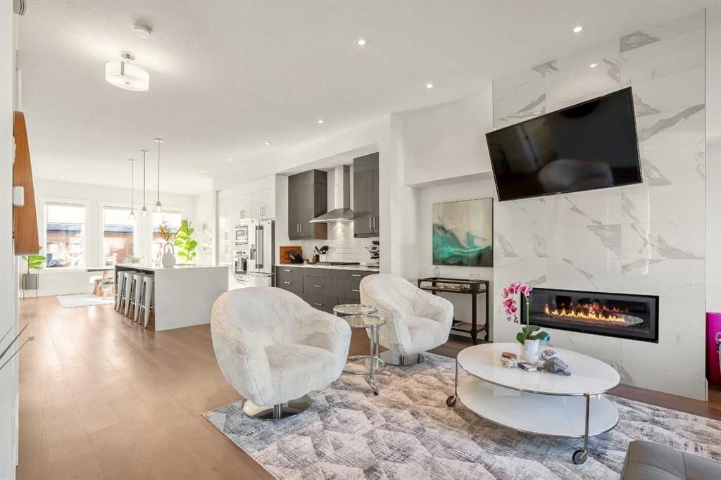 303 30 Avenue NE, Calgary — photo 5 of 44