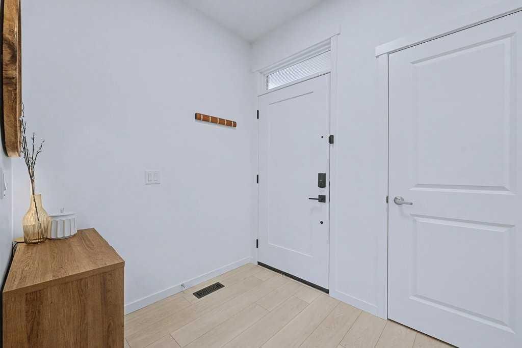 250 Hotchkiss Common SE, Calgary — photo 3 of 50